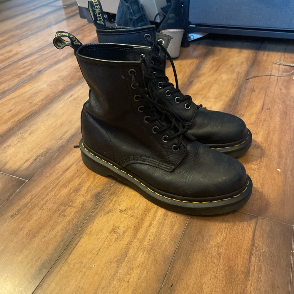 Black doc Martin lace up boots used good condition barely worn